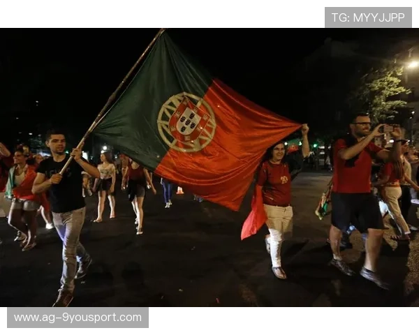 球迷狂欢：现场气氛爆棚，俱乐部大放异彩，球迷的疯狂举动